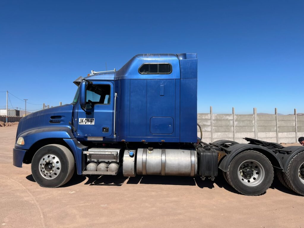 tractocamión Mack CXU613